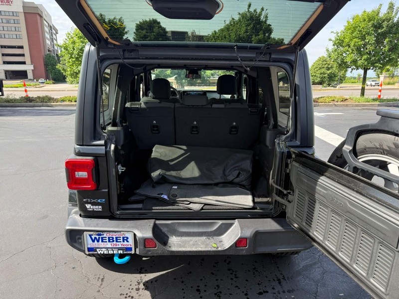 Jeep Wrangler 4xe Vehicle Full-screen Gallery Image 5
