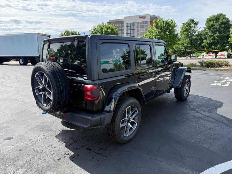 Jeep Wrangler 4xe Vehicle Full-screen Gallery Image 7