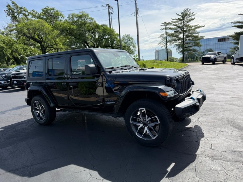 Jeep Wrangler 4xe Vehicle Full-screen Gallery Image 8