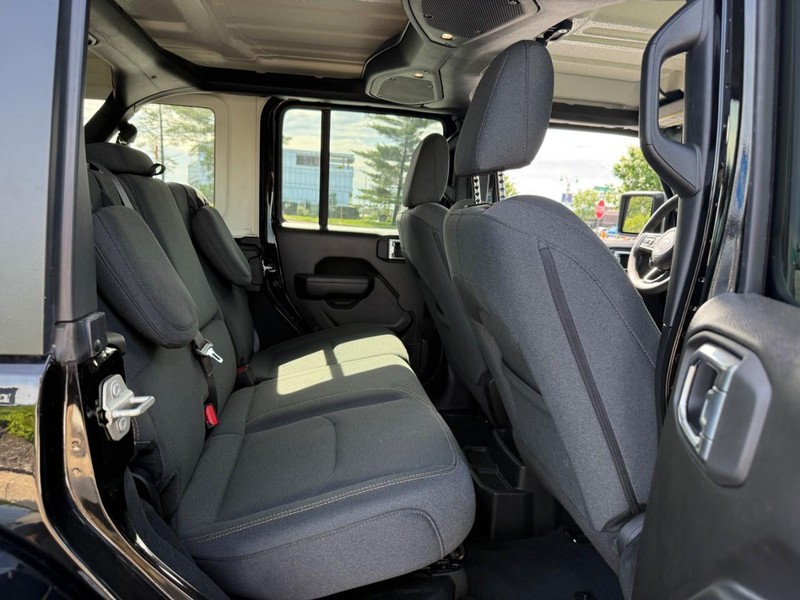 Jeep Wrangler 4xe Vehicle Full-screen Gallery Image 10