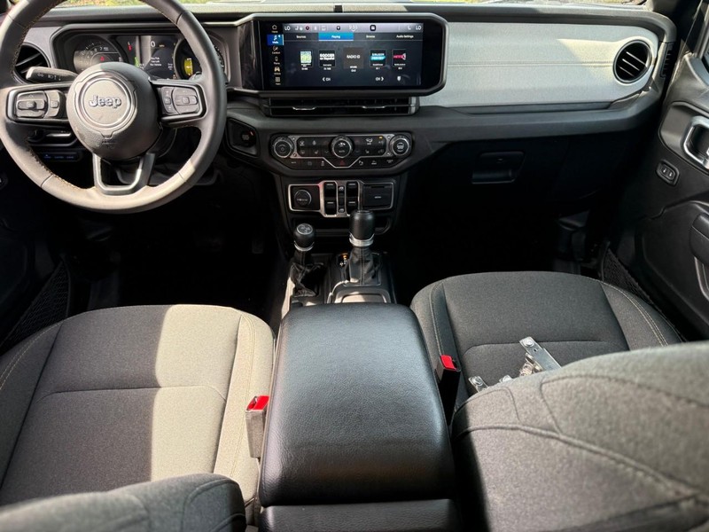 Jeep Wrangler 4xe Vehicle Full-screen Gallery Image 11