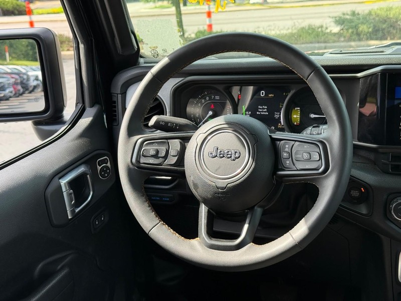 Jeep Wrangler 4xe Vehicle Full-screen Gallery Image 12