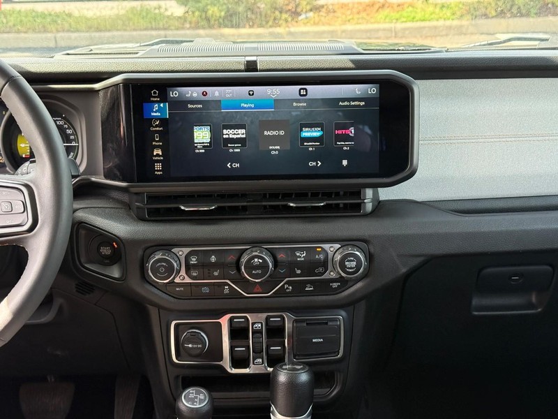 Jeep Wrangler 4xe Vehicle Full-screen Gallery Image 13