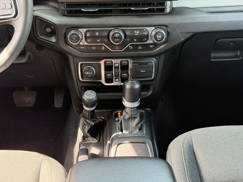 Jeep Wrangler 4xe Vehicle Full-screen Gallery Image 14