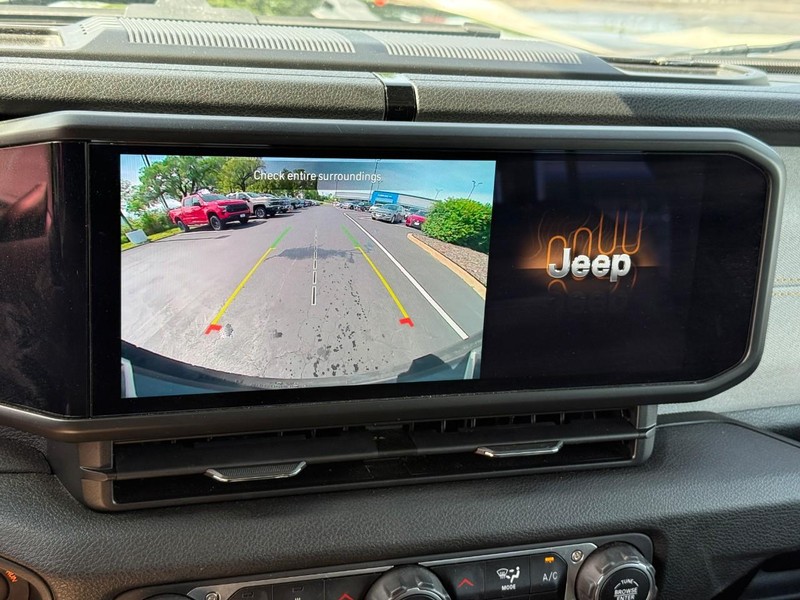 Jeep Wrangler 4xe Vehicle Full-screen Gallery Image 23