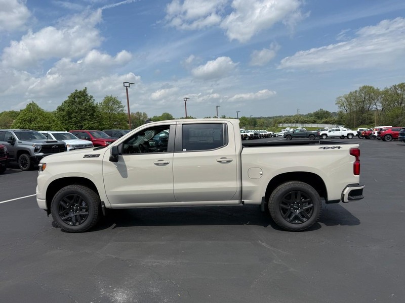 Chevrolet Silverado 1500 Vehicle Full-screen Gallery Image 2