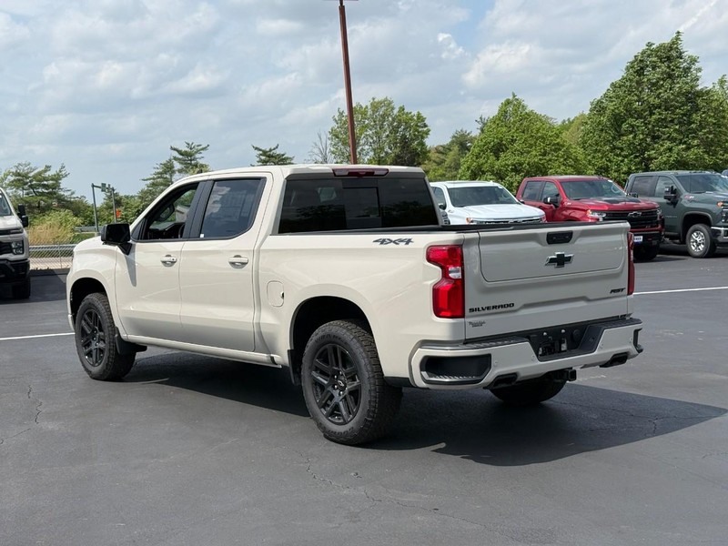 Chevrolet Silverado 1500 Vehicle Full-screen Gallery Image 3