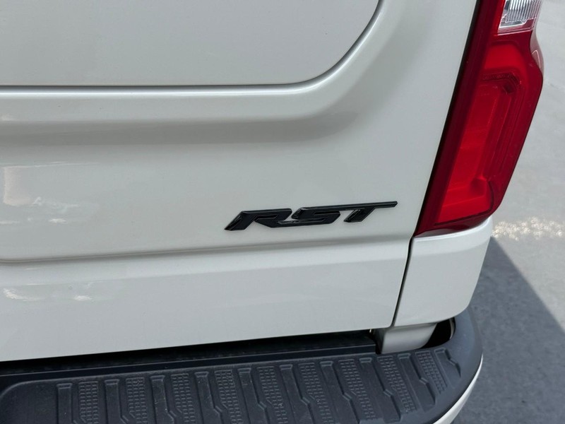 Chevrolet Silverado 1500 Vehicle Full-screen Gallery Image 5