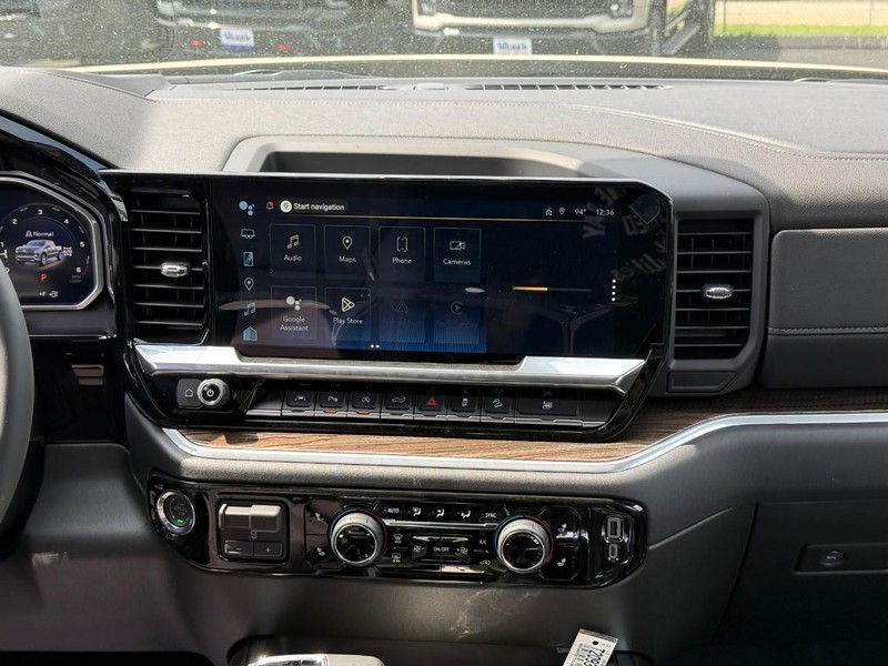Chevrolet Silverado 1500 Vehicle Full-screen Gallery Image 9