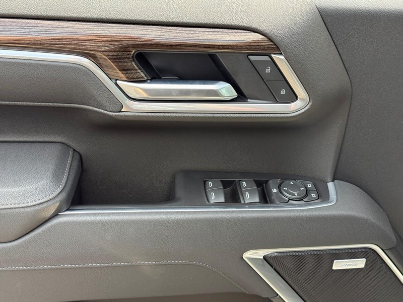 Chevrolet Silverado 1500 Vehicle Full-screen Gallery Image 11
