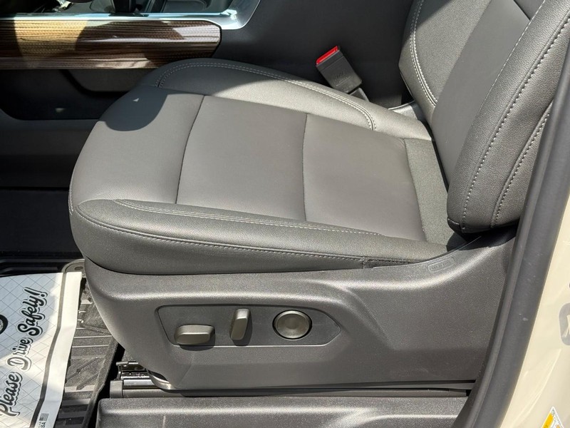 Chevrolet Silverado 1500 Vehicle Full-screen Gallery Image 12