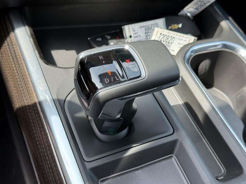 Chevrolet Silverado 1500 Vehicle Full-screen Gallery Image 16