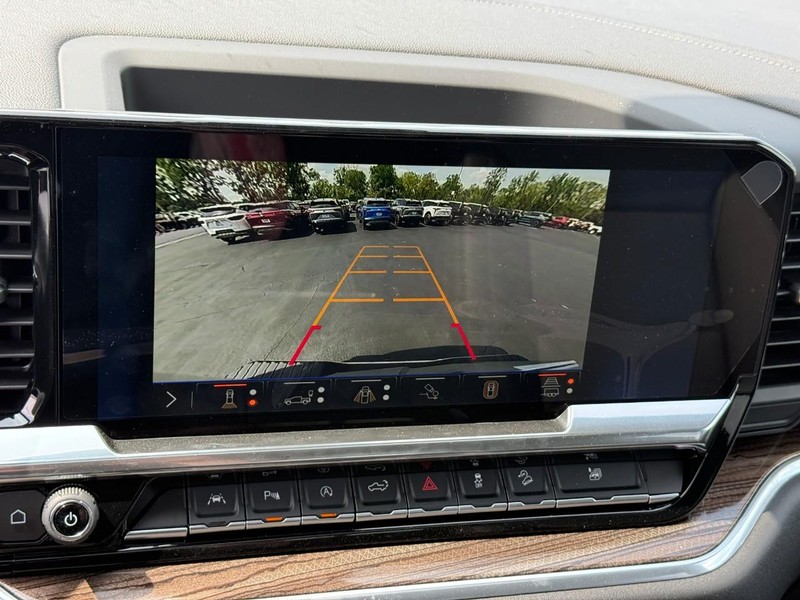 Chevrolet Silverado 1500 Vehicle Full-screen Gallery Image 18