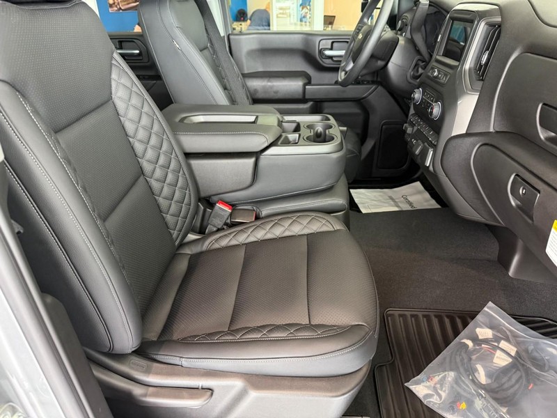 Chevrolet Silverado 2500HD Vehicle Full-screen Gallery Image 6