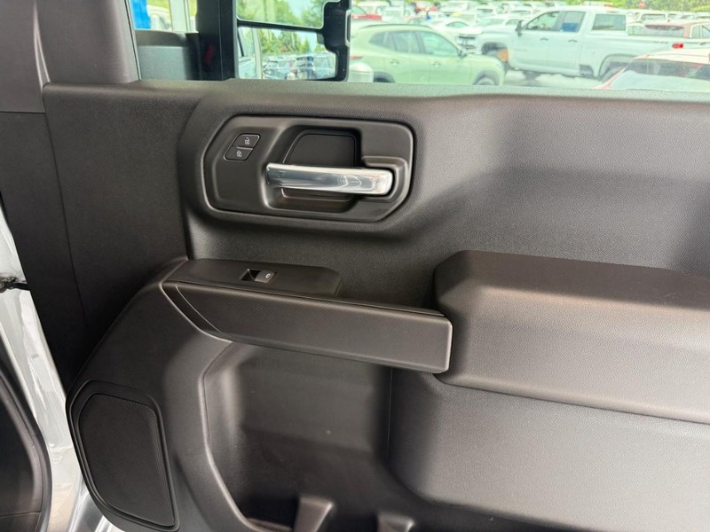 Chevrolet Silverado 2500HD Vehicle Full-screen Gallery Image 7