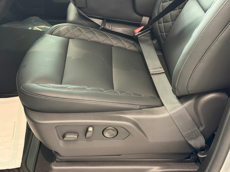 Chevrolet Silverado 2500HD Vehicle Full-screen Gallery Image 8