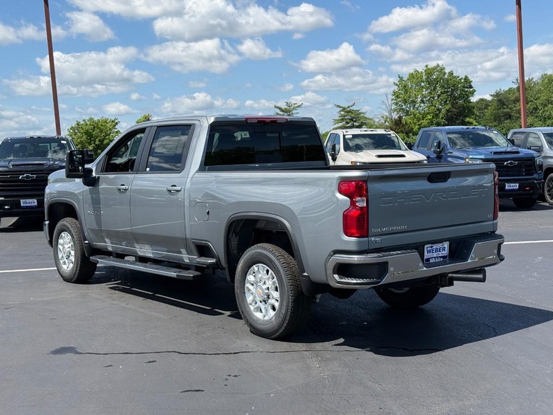 Chevrolet Silverado 2500HD Vehicle Full-screen Gallery Image 3