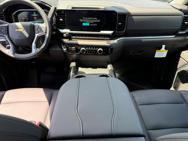 Chevrolet Silverado 2500HD Vehicle Full-screen Gallery Image 6