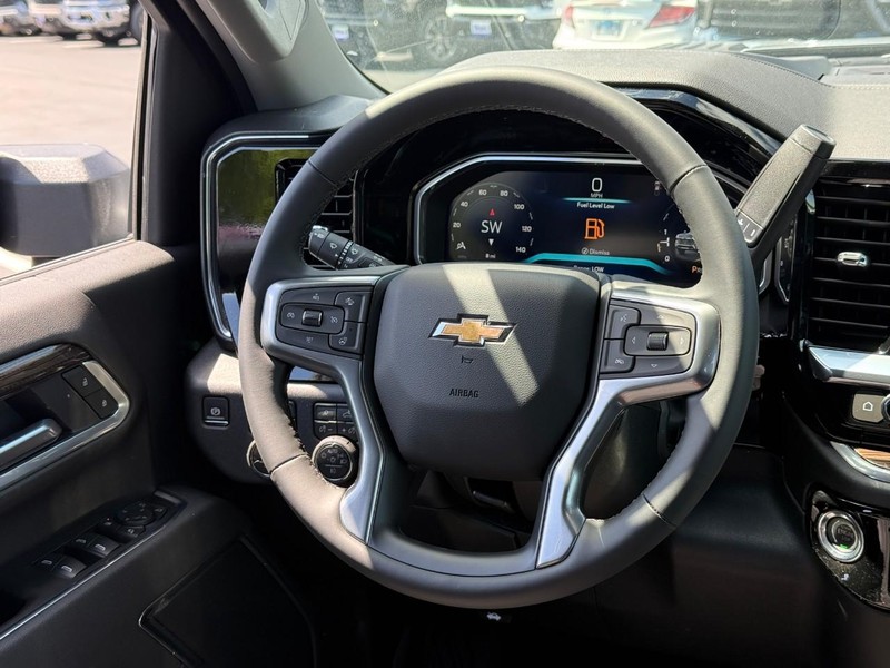 Chevrolet Silverado 2500HD Vehicle Full-screen Gallery Image 7