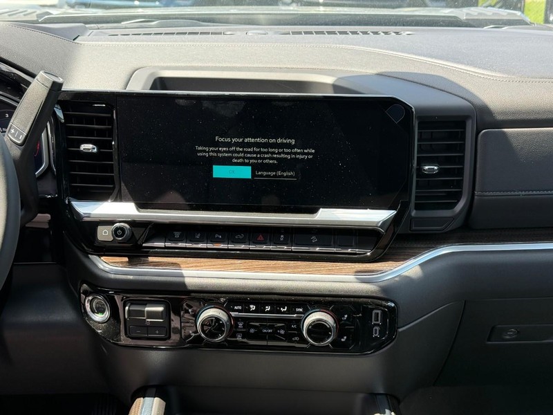 Chevrolet Silverado 2500HD Vehicle Full-screen Gallery Image 8