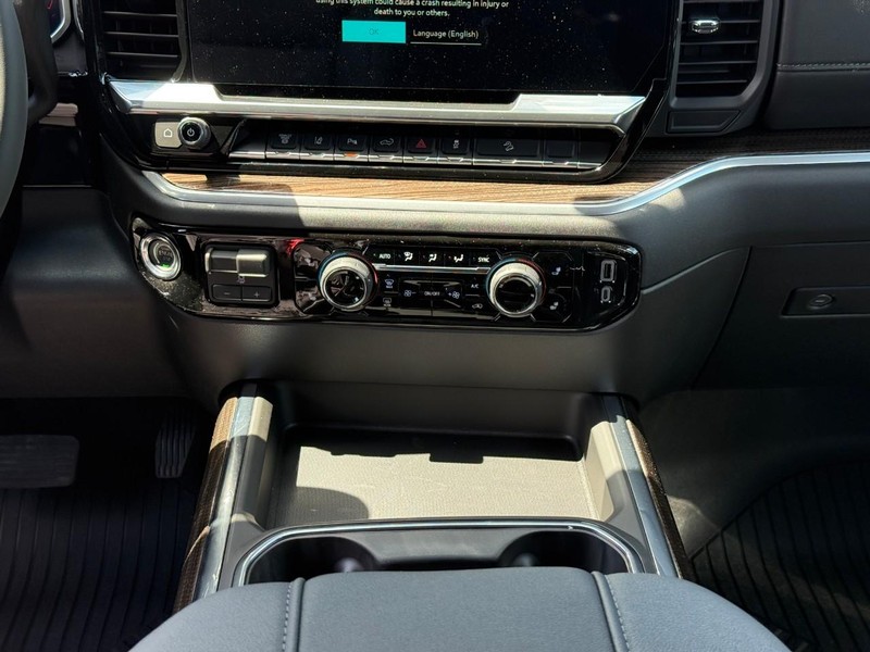Chevrolet Silverado 2500HD Vehicle Full-screen Gallery Image 9