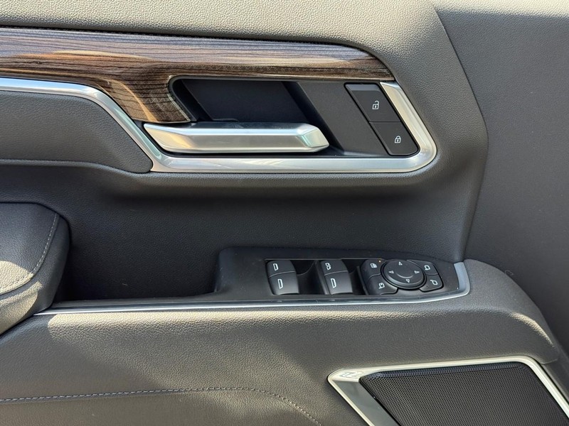 Chevrolet Silverado 2500HD Vehicle Full-screen Gallery Image 10