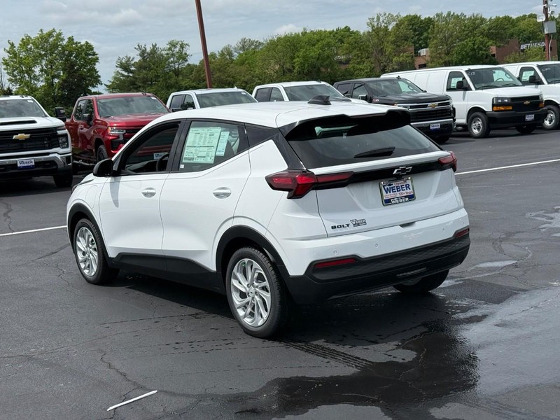Chevrolet Bolt Vehicle Full-screen Gallery Image 3