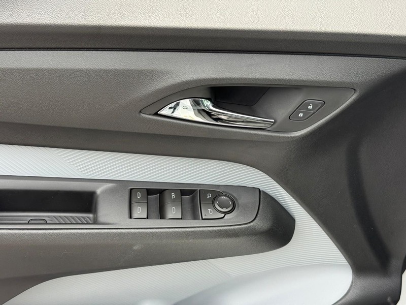 Chevrolet Bolt Vehicle Full-screen Gallery Image 10