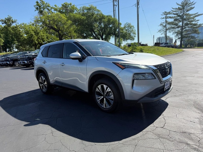 Nissan Rogue Vehicle Full-screen Gallery Image 9