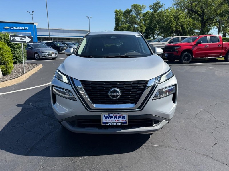 Nissan Rogue Vehicle Full-screen Gallery Image 10