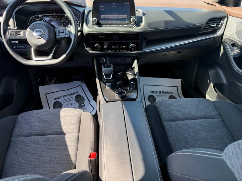 Nissan Rogue Vehicle Full-screen Gallery Image 12