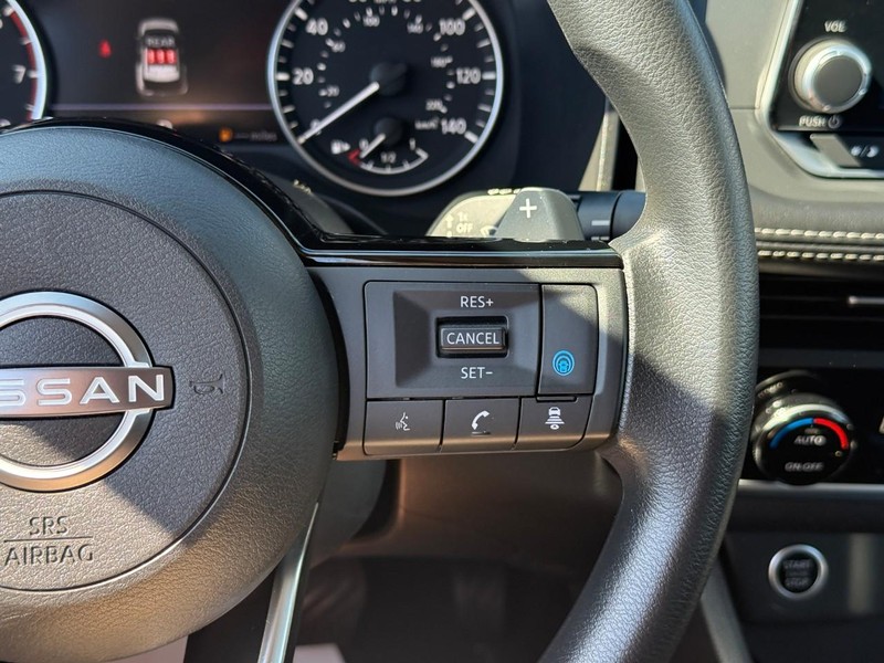 Nissan Rogue Vehicle Full-screen Gallery Image 20