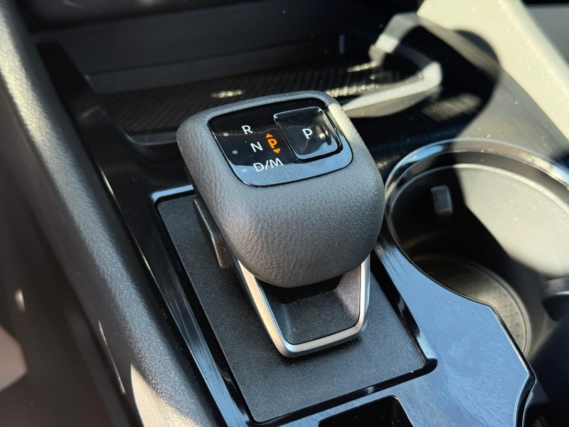 Nissan Rogue Vehicle Full-screen Gallery Image 22