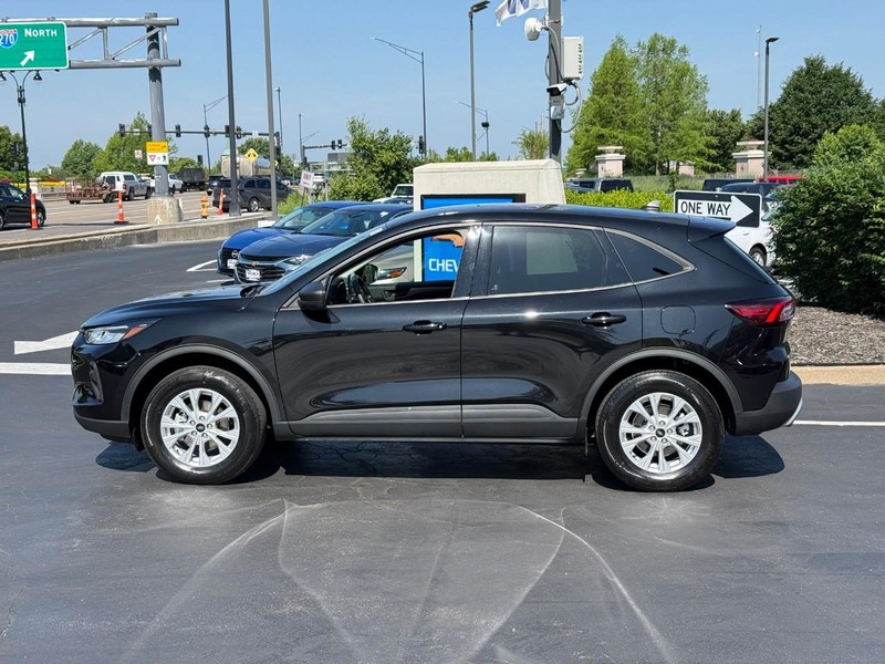Ford Escape Vehicle Full-screen Gallery Image 2