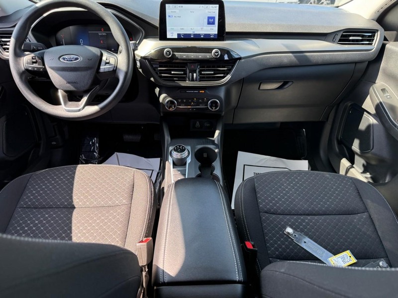 Ford Escape Vehicle Full-screen Gallery Image 12
