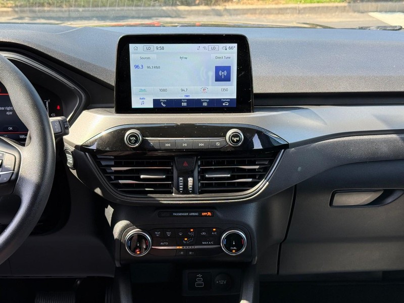 Ford Escape Vehicle Full-screen Gallery Image 14
