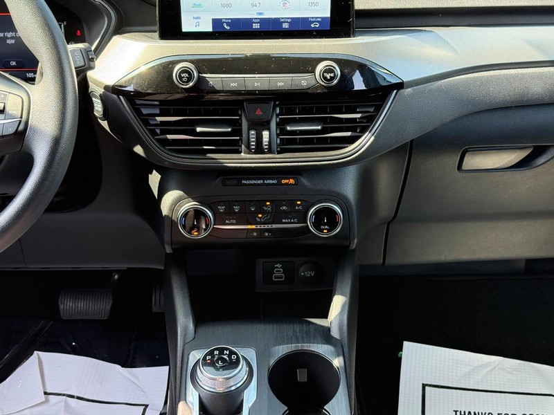 Ford Escape Vehicle Full-screen Gallery Image 15