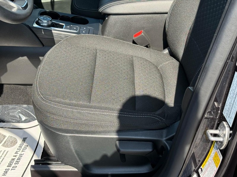 Ford Escape Vehicle Full-screen Gallery Image 19