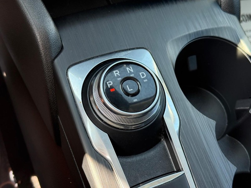 Ford Escape Vehicle Full-screen Gallery Image 22