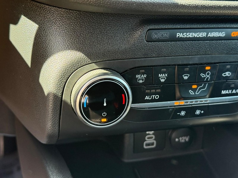 Ford Escape Vehicle Full-screen Gallery Image 23