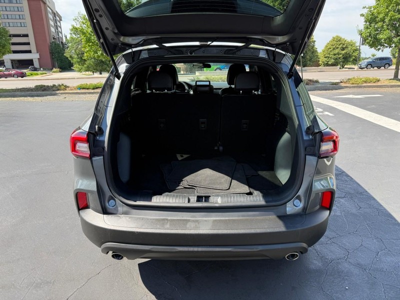 Ford Escape Vehicle Full-screen Gallery Image 5