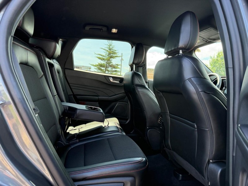 Ford Escape Vehicle Full-screen Gallery Image 8