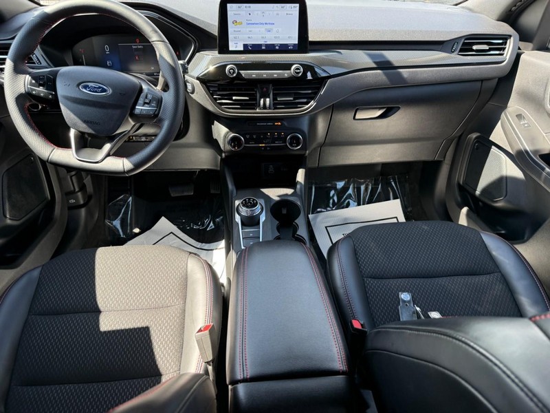 Ford Escape Vehicle Full-screen Gallery Image 9