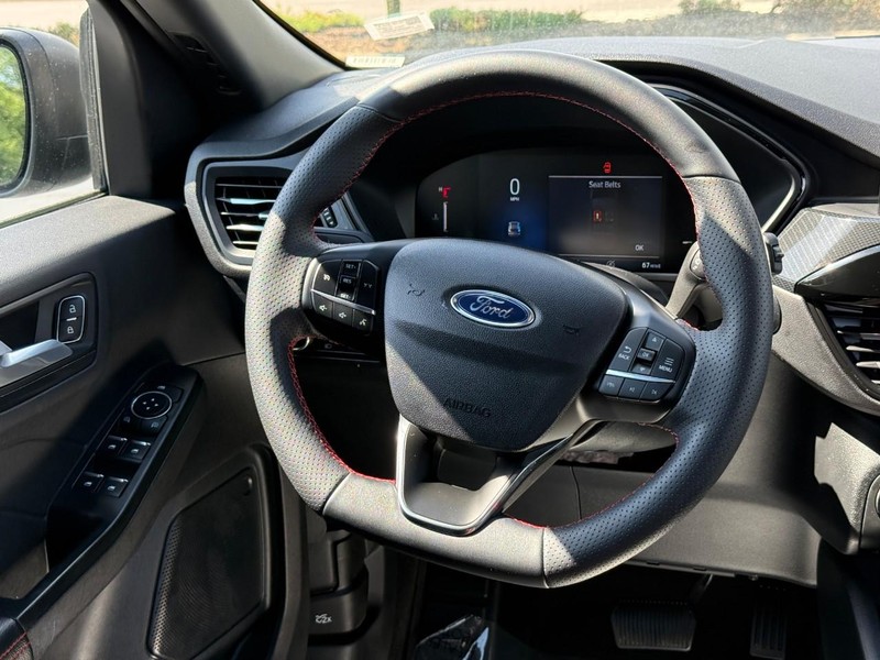 Ford Escape Vehicle Full-screen Gallery Image 10