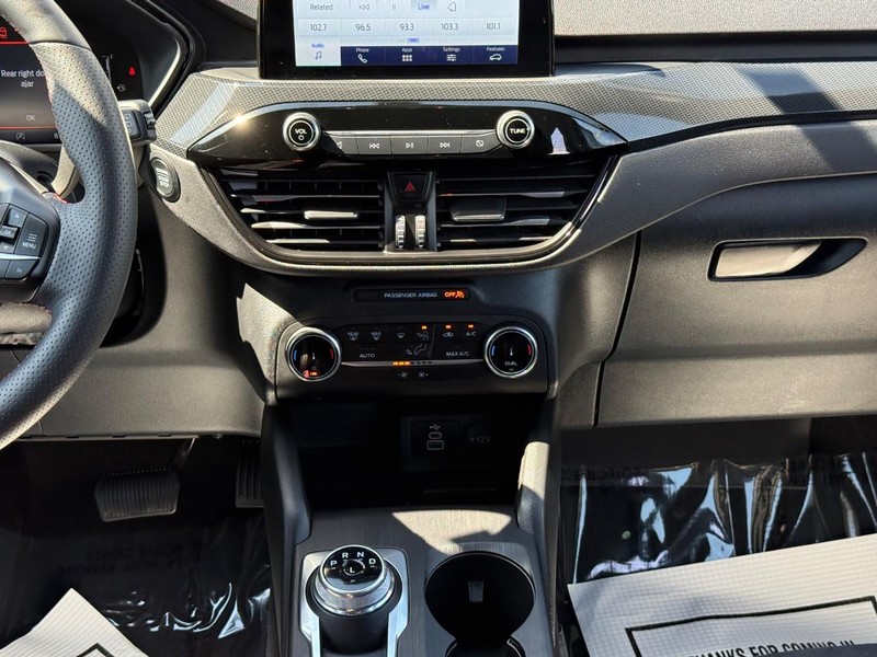 Ford Escape Vehicle Full-screen Gallery Image 12