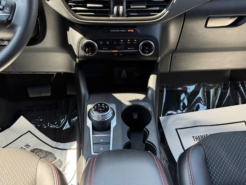 Ford Escape Vehicle Full-screen Gallery Image 13