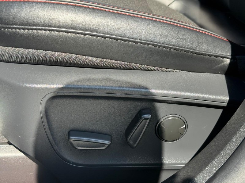 Ford Escape Vehicle Full-screen Gallery Image 16