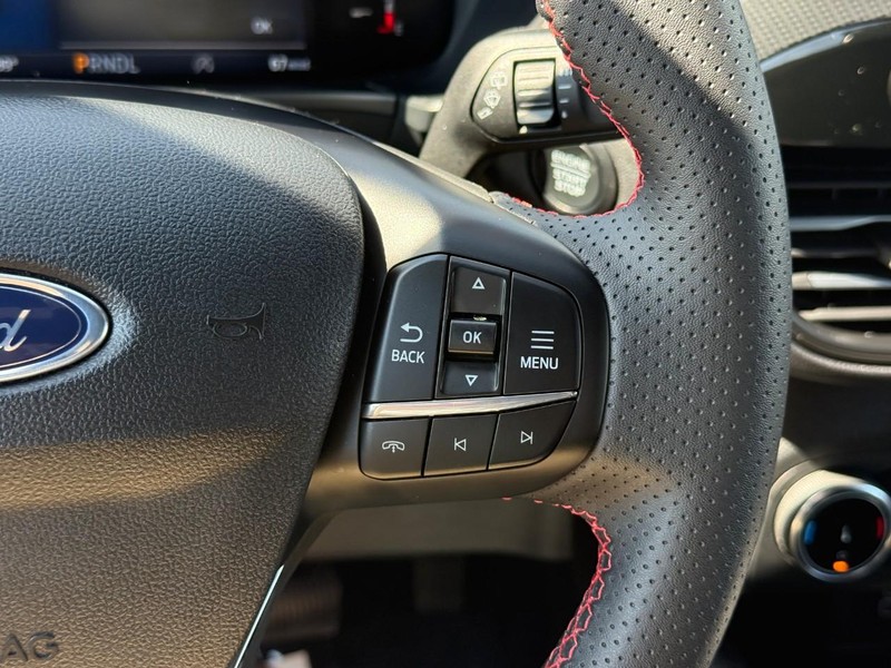 Ford Escape Vehicle Full-screen Gallery Image 18