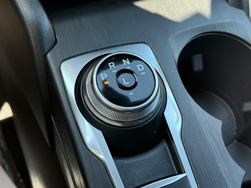 Ford Escape Vehicle Full-screen Gallery Image 20