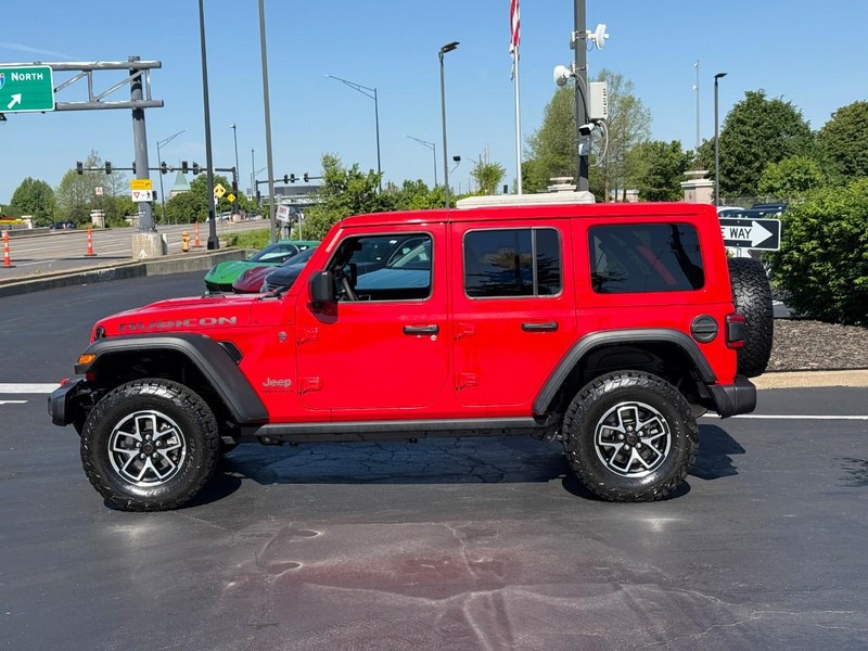 Jeep Wrangler Vehicle Full-screen Gallery Image 2